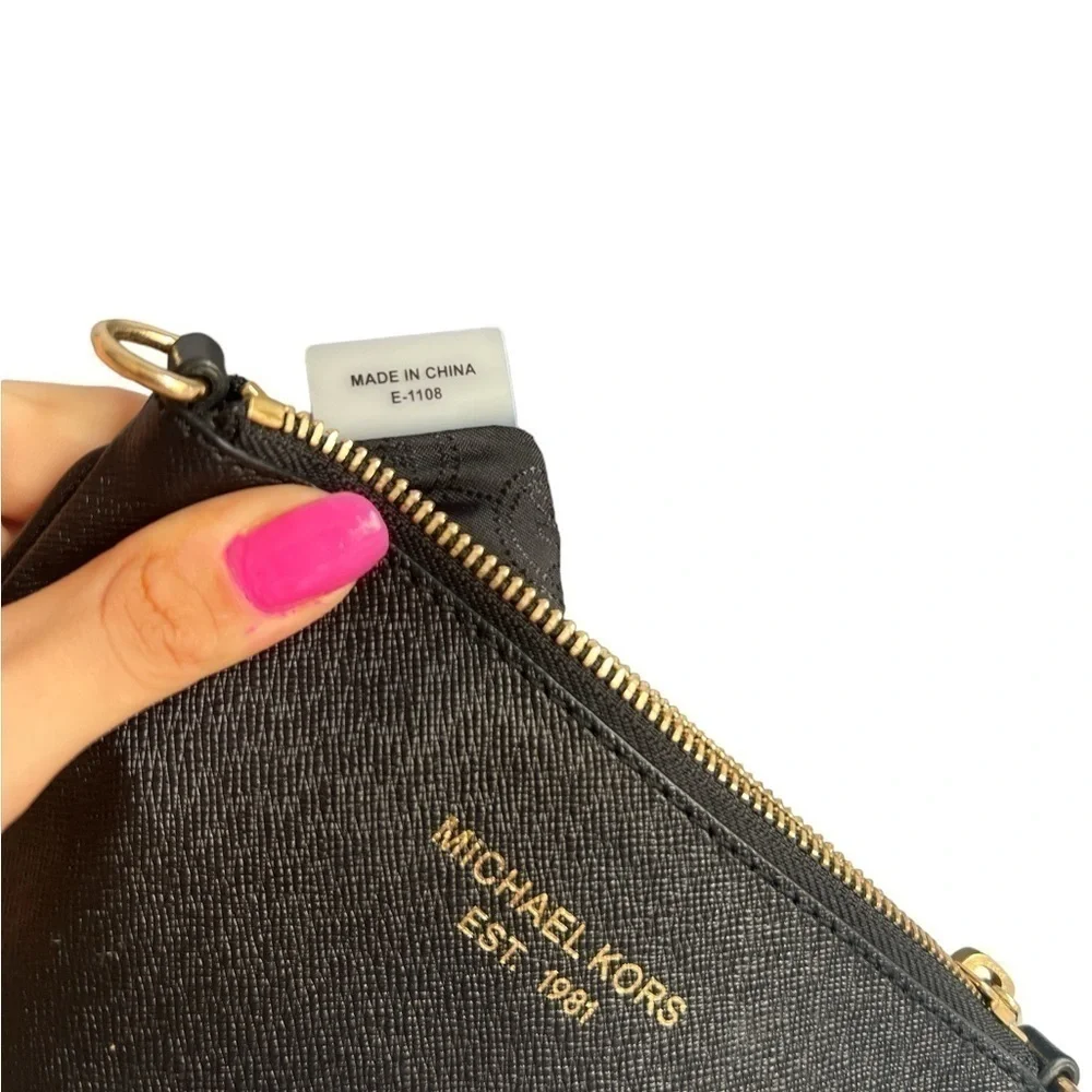 MICHAEL KORS Medium Leather Wristlet